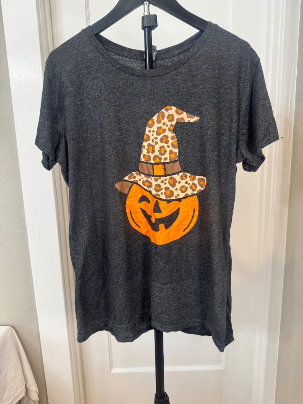 Instant Message Leopard Witch Hat Pumpkin Graphic Tee - Women's Large